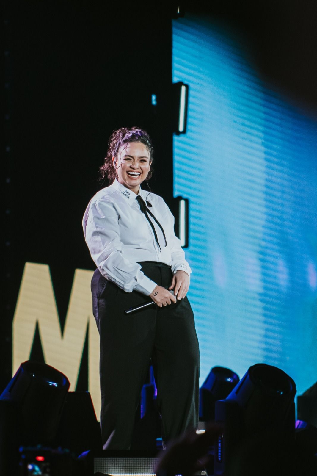 Luiza Martins emociona no palco do “This Is Marília Mendonça” em São Paulo