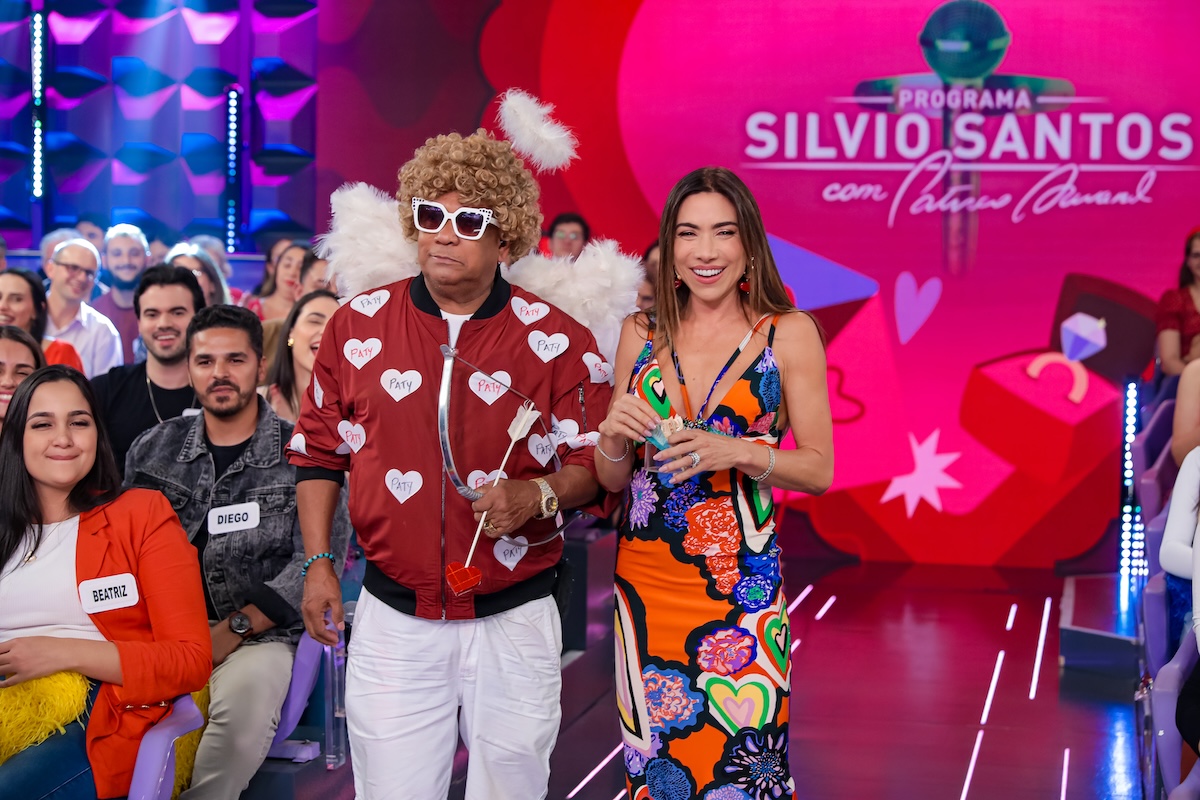Patricia Abravanel transforma o palco em cenário de amor com plateia formada por casais