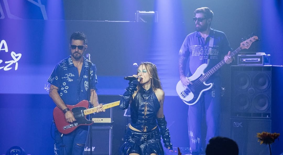 Turnê esgotada: Isa Buzzi leva o novo pop brasileiro à Europa com a “Primeira Turnê 2.0”