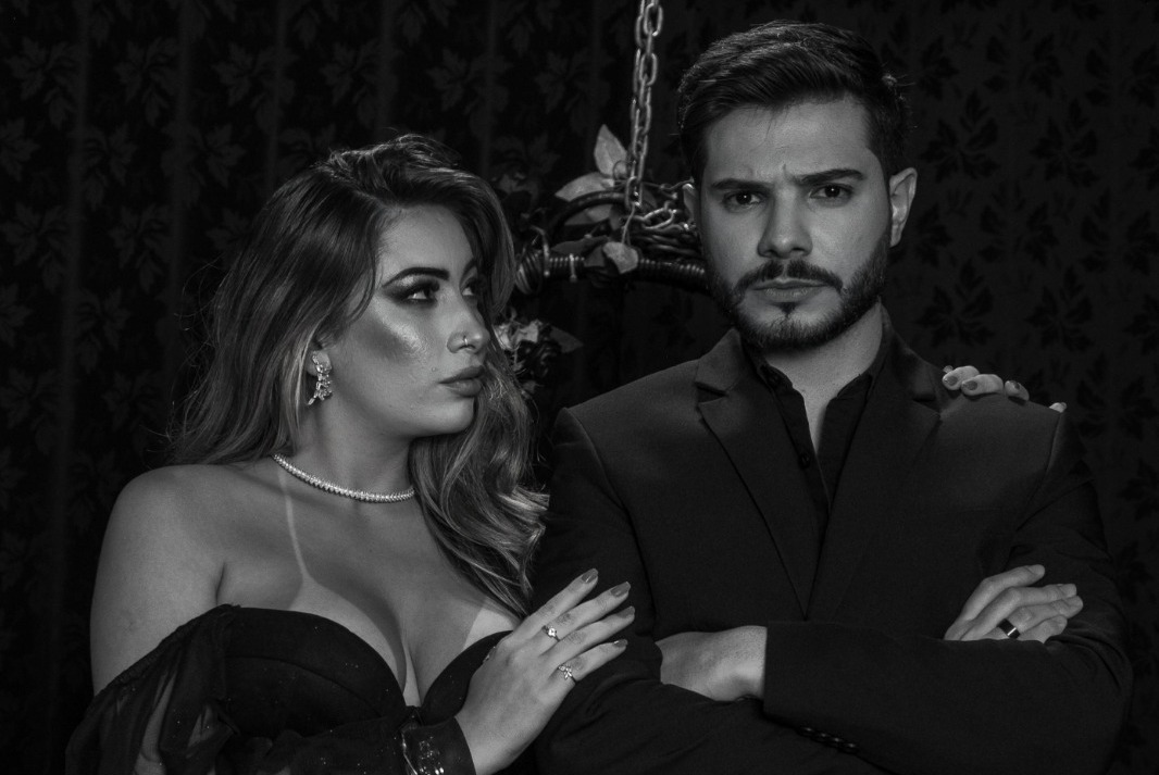 Thalles Luna aposta em sensualidade e estética de cinema no novo clipe de “La Musa De La Playa”